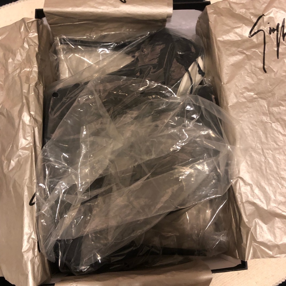Giuseppe Zanotti- size 10 black suede - Picture 5 of 8